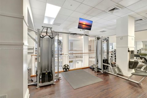 Condo in Miami, Florida, 1 bedroom  № 1387794 - photo 27
