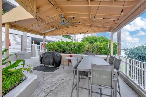Condo in Miami, Florida, 1 bedroom  № 1387794 - photo 22