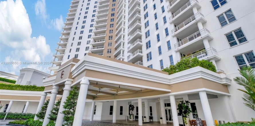 Condo in Miami, Florida, 1 bedroom № 1387794