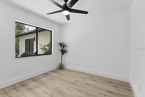House in Pinellas Park, Florida 4 bedrooms, 162.21 sq.m. № 1873443 - photo 28