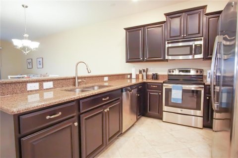 Condominio en alquiler en Davenport, Florida, 2 dormitorios, 130.9 m2 № 2095941 - foto 3