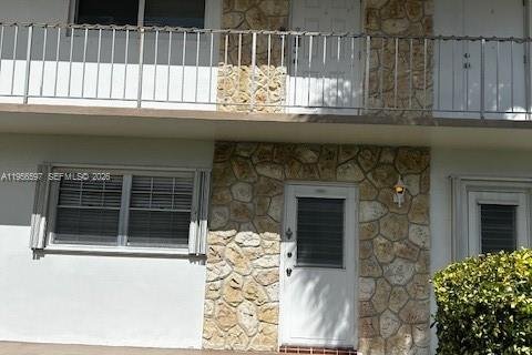 Купить кондоминиум в Помпано-Бич, Флорида 2 спальни, 69.68м2, № 2010508 - фото 2