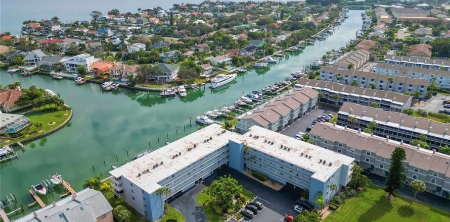 Condominio en Tierra Verde, Florida, 2 dormitorios  № 1632502
