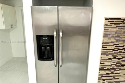 Снять в аренду виллу или дом в Форт-Лодердейл, Флорида 3 спальни, 167.22м2, № 1959627 - фото 24