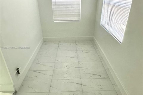 Снять в аренду виллу или дом в Форт-Лодердейл, Флорида 3 спальни, 167.22м2, № 1959627 - фото 5