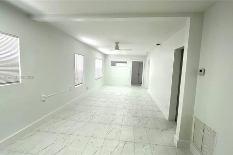 Снять в аренду виллу или дом в Форт-Лодердейл, Флорида 3 спальни, 167.22м2, № 1959627 - фото 11