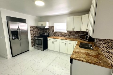 Снять в аренду виллу или дом в Форт-Лодердейл, Флорида 3 спальни, 167.22м2, № 1959627 - фото 26