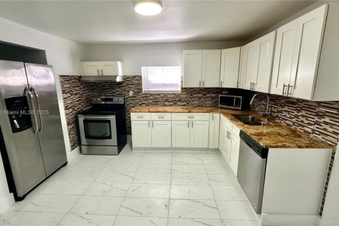 Снять в аренду виллу или дом в Форт-Лодердейл, Флорида 3 спальни, 167.22м2, № 1959627 - фото 25