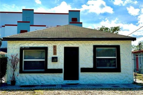 Снять в аренду виллу или дом в Форт-Лодердейл, Флорида 3 спальни, 167.22м2, № 1959627 - фото 4