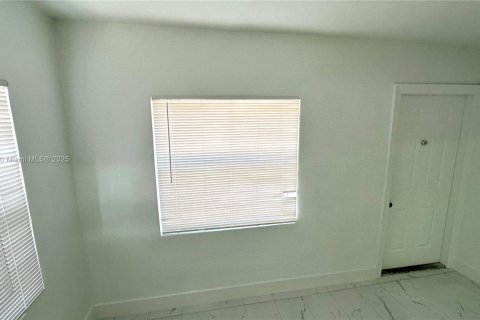 Снять в аренду виллу или дом в Форт-Лодердейл, Флорида 3 спальни, 167.22м2, № 1959627 - фото 7