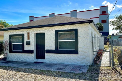 Снять в аренду виллу или дом в Форт-Лодердейл, Флорида 3 спальни, 167.22м2, № 1959627 - фото 2