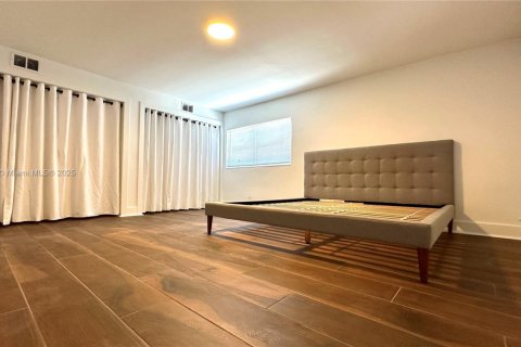 Снять в аренду виллу или дом в Форт-Лодердейл, Флорида 3 спальни, 167.22м2, № 1959627 - фото 30