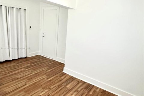 Снять в аренду виллу или дом в Форт-Лодердейл, Флорида 3 спальни, 167.22м2, № 1959627 - фото 16