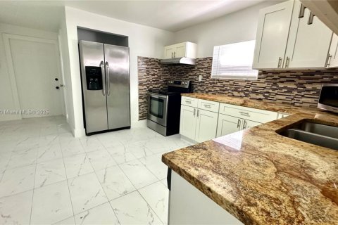 Снять в аренду виллу или дом в Форт-Лодердейл, Флорида 3 спальни, 167.22м2, № 1959627 - фото 27