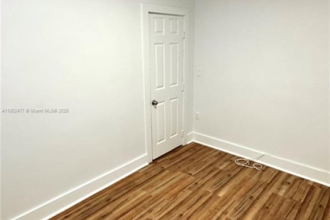 Снять в аренду виллу или дом в Форт-Лодердейл, Флорида 3 спальни, 167.22м2, № 1959627 - фото 19