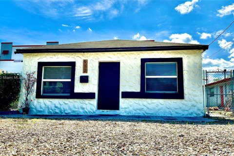 Снять в аренду виллу или дом в Форт-Лодердейл, Флорида 3 спальни, 167.22м2, № 1959627 - фото 3