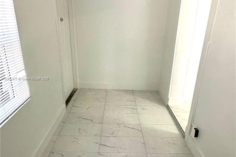 Снять в аренду виллу или дом в Форт-Лодердейл, Флорида 3 спальни, 167.22м2, № 1959627 - фото 6