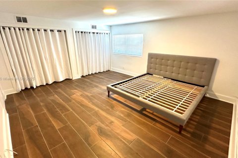 Снять в аренду виллу или дом в Форт-Лодердейл, Флорида 3 спальни, 167.22м2, № 1959627 - фото 29