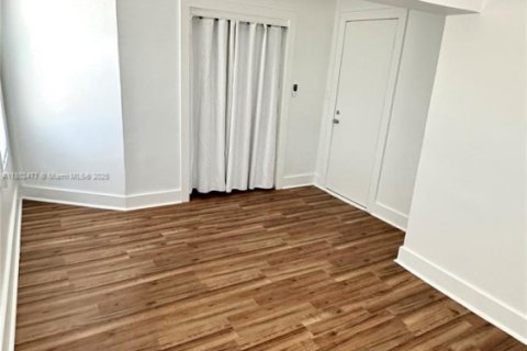 Снять в аренду виллу или дом в Форт-Лодердейл, Флорида 3 спальни, 167.22м2, № 1959627 - фото 15