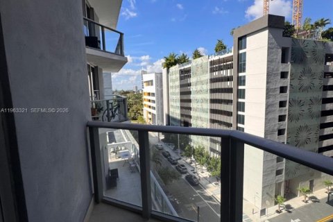 Condo in Miami, Florida, 1 bedroom № 2081007 - photo 9