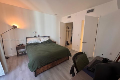 Condo in Miami, Florida, 1 bedroom № 2081007 - photo 7