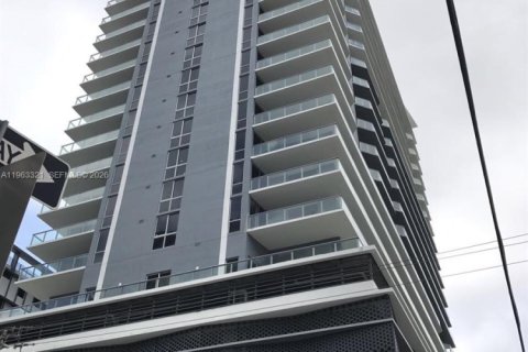Condo in Miami, Florida, 1 bedroom № 2081007 - photo 2