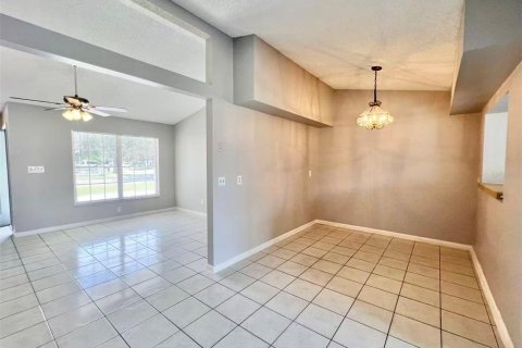 Villa ou maison à vendre à Apopka, Floride: 3 chambres, 129.69 m2 № 2406463 - photo 9