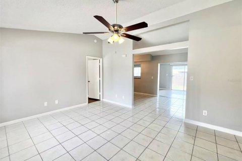 Villa ou maison à vendre à Apopka, Floride: 3 chambres, 129.69 m2 № 2406463 - photo 3