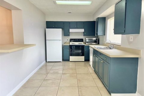 Villa ou maison à vendre à Apopka, Floride: 3 chambres, 129.69 m2 № 2406463 - photo 6