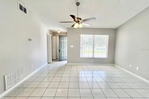 Villa ou maison à vendre à Apopka, Floride: 3 chambres, 129.69 m2 № 2406463 - photo 10