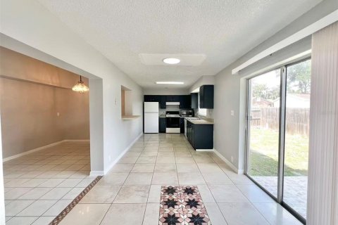 Villa ou maison à vendre à Apopka, Floride: 3 chambres, 129.69 m2 № 2406463 - photo 5