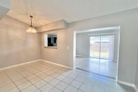 Villa ou maison à vendre à Apopka, Floride: 3 chambres, 129.69 m2 № 2406463 - photo 4