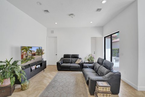 House in Cooper City, Florida 4 bedrooms, 229 sq.m. № 2275173 - photo 17