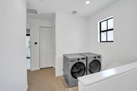 House in Cooper City, Florida 4 bedrooms, 229 sq.m. № 2275173 - photo 22