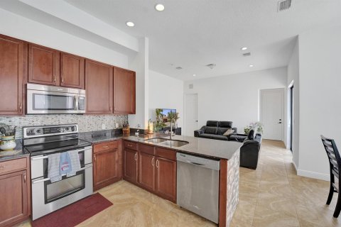 House in Cooper City, Florida 4 bedrooms, 229 sq.m. № 2275173 - photo 13