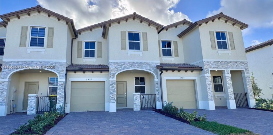 Adosado en Homestead, Florida 3 dormitorios, 123.65 m2 № 1966776