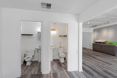 Commercial property in Hudson, Florida 613.71 sq.m. № 2411545 - photo 22