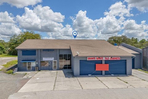 Commercial property in Hudson, Florida 613.71 sq.m. № 2411545