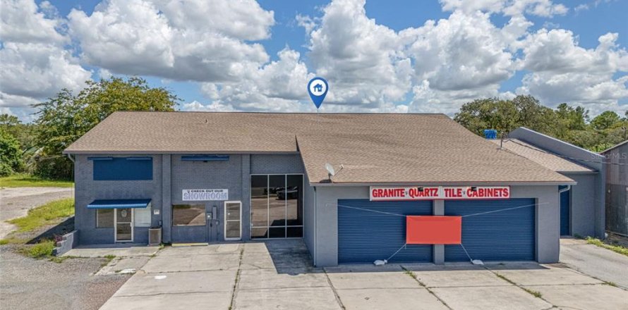 Commercial property in Hudson, Florida 613.71 sq.m. № 2411545