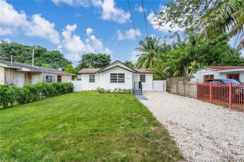 House in Miami, Florida 3 bedrooms, 84.73 sq.m. № 1989642 - photo 4