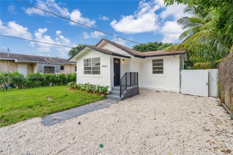 House in Miami, Florida 3 bedrooms, 84.73 sq.m. № 1989642 - photo 7