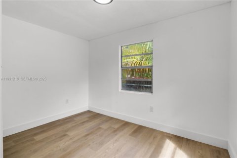 House in Miami, Florida 3 bedrooms, 84.73 sq.m. № 1989642 - photo 13