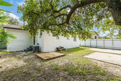 House in Miami, Florida 3 bedrooms, 84.73 sq.m. № 1989642 - photo 18