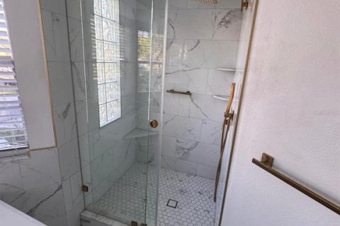 House in New Port Richey, Florida 4 bedrooms, 147.34 sq.m. № 2110721 - photo 17