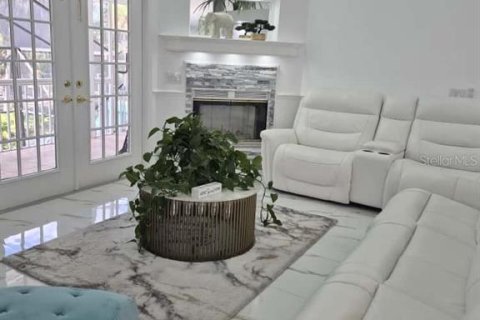 House in New Port Richey, Florida 4 bedrooms, 147.34 sq.m. № 2110721 - photo 5