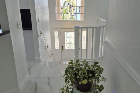 House in New Port Richey, Florida 4 bedrooms, 147.34 sq.m. № 2110721 - photo 4