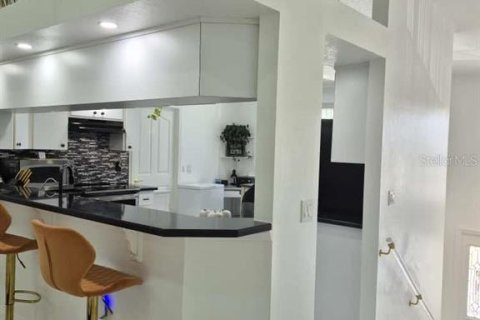 House in New Port Richey, Florida 4 bedrooms, 147.34 sq.m. № 2110721 - photo 10