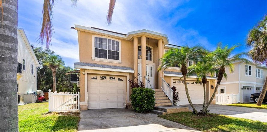 House in New Port Richey, Florida 4 bedrooms, 147.34 sq.m. № 2110721
