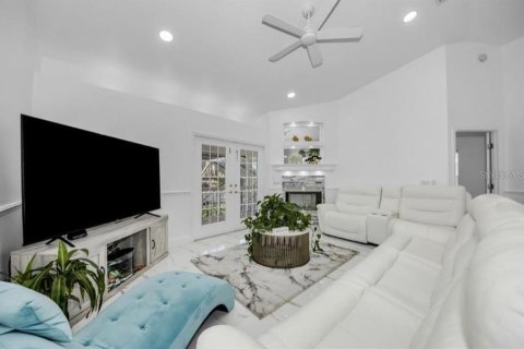 House in New Port Richey, Florida 4 bedrooms, 147.34 sq.m. № 2110721 - photo 6