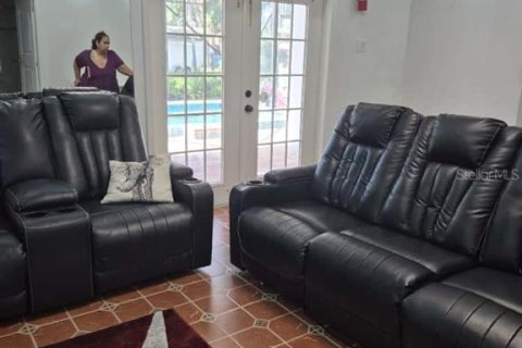 House in New Port Richey, Florida 4 bedrooms, 147.34 sq.m. № 2110721 - photo 27